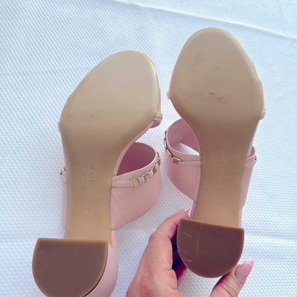 Salvatore ferragamo sandals light pink and gold hardware size 9.5 - Picture 5 of 8